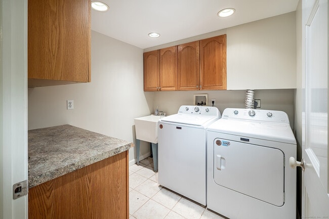 Building Photo - 61 Knollwood Dr