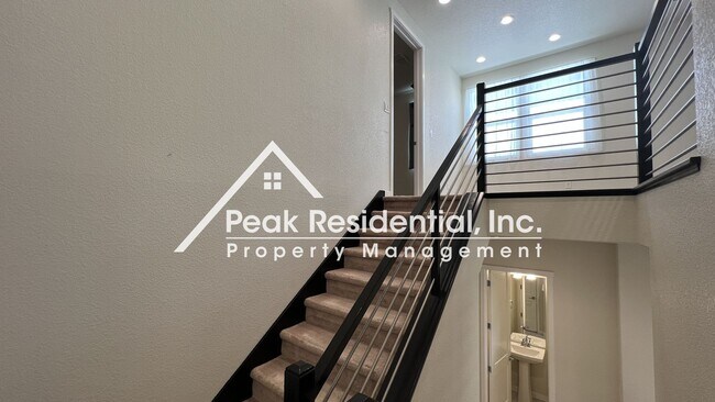 Building Photo - 3283 Warbler Ct