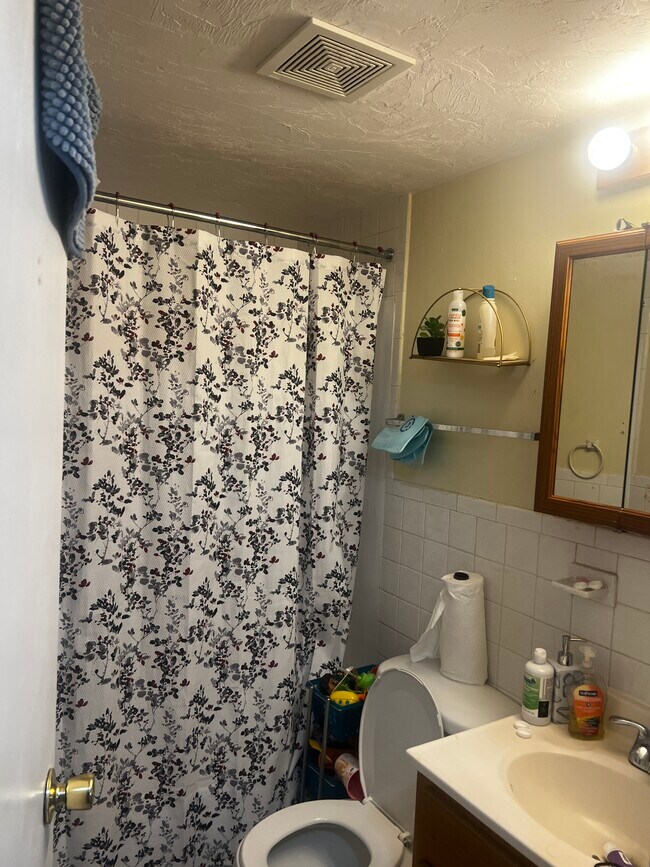 Building Photo - 1731 Highland Apartment