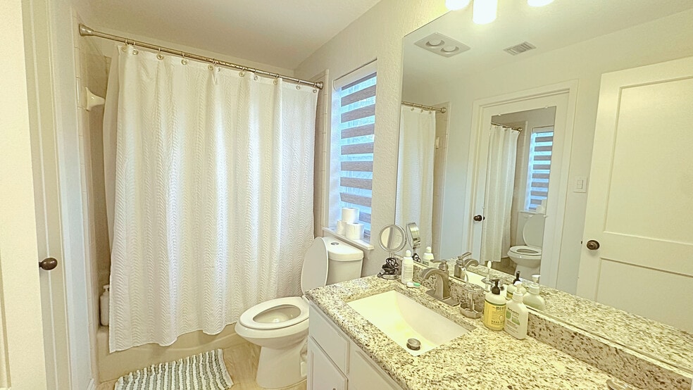 2nd bath - 8103 N New Braunfels Ave #5