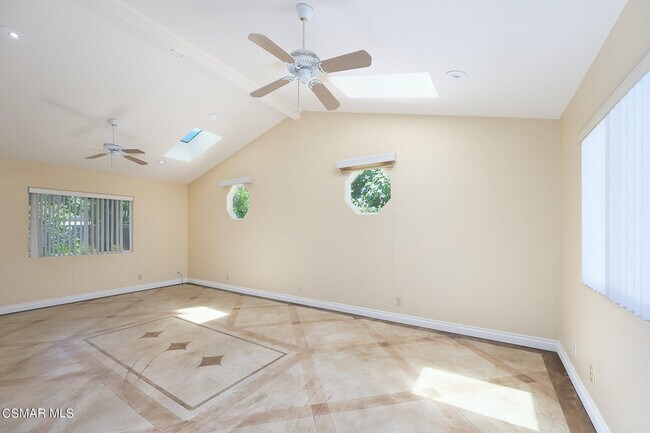 Building Photo - 208 Deerwalk Pl