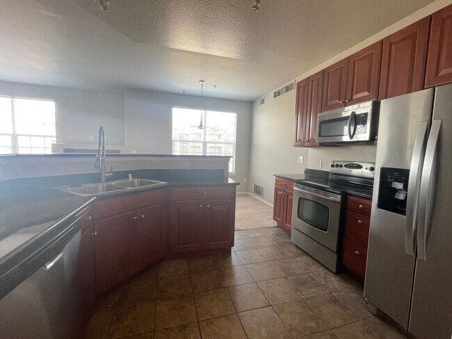 Building Photo - Beautiful, 2 bed/2 bath Condo at Blue Sky at Vista Ridge
