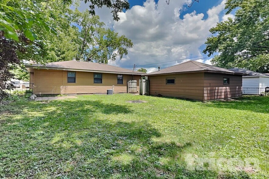 Building Photo - 1572 Pullman Ave