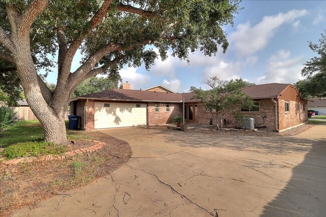 Building Photo - 5530 Tahoe Cir