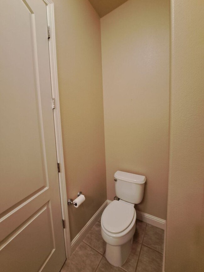 Building Photo - PRICE REDUCED TO $3795 – Custom Clovis Residence in Gated Community | Spacious Layout & 3-Car Gar...