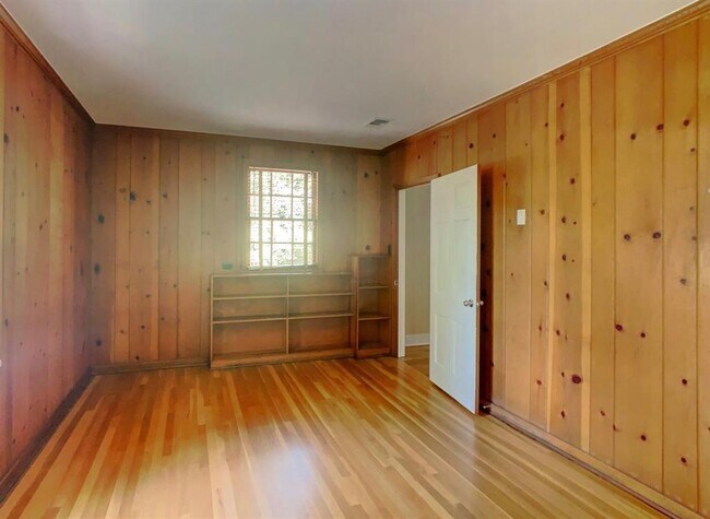 Building Photo - 811 E 38th St