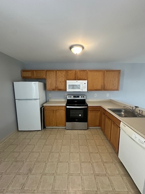 Building Photo - 306 Macleren Dr