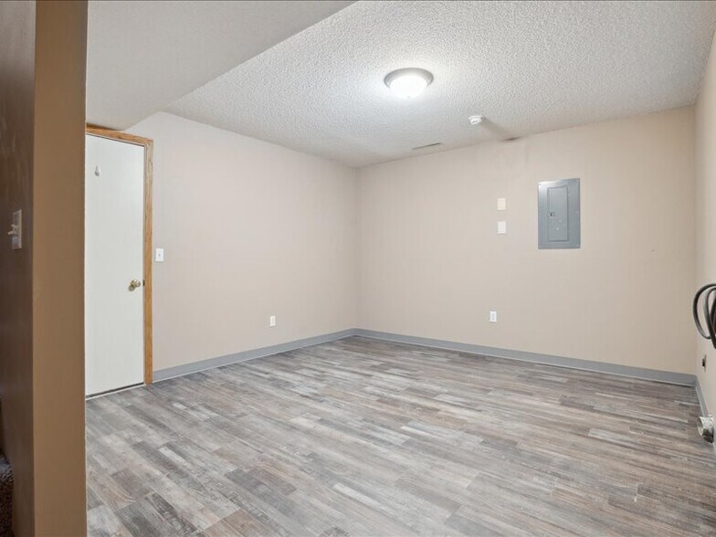 Building Photo - 523 Potter St