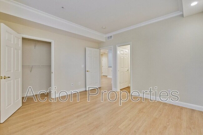 Building Photo - 2255 Showers Dr