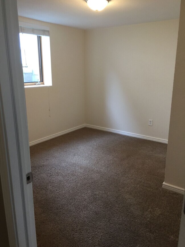 Building Photo - 309 Cantril St