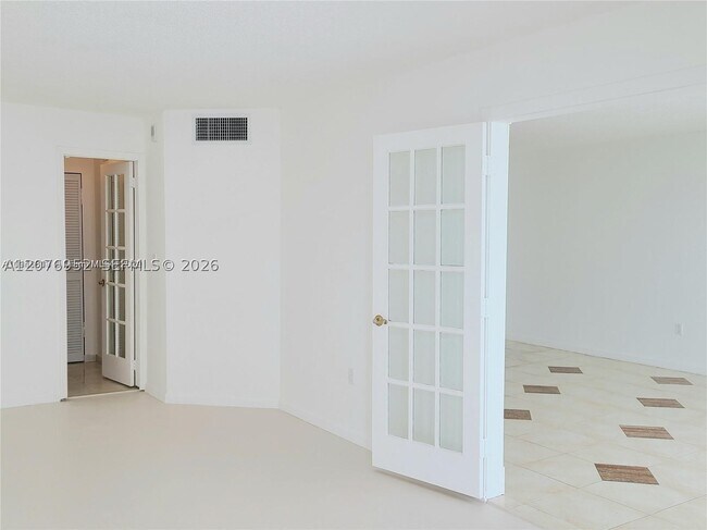 Building Photo - 1228 West Dr
