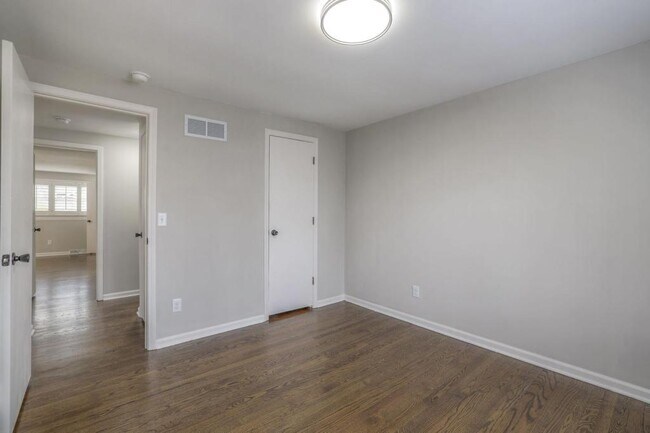 Building Photo - 10530 W 92nd Pl