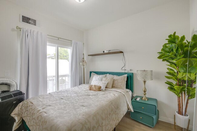 Building Photo - 2658-72 Broadway-SI ID1307919P