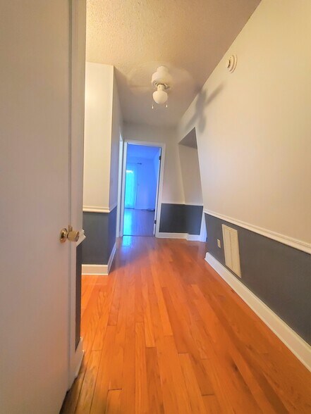 Building Photo - 4704 Great Oaks Dr