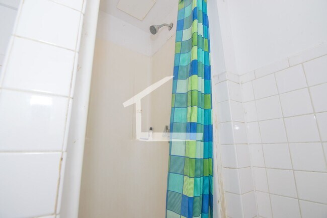 Building Photo - Packards Corner BU 4 bed 1.5 bath for 9.1 Heat Hw inc Students ok,