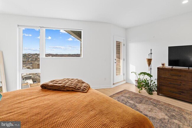 Building Photo - 237 Krams Ave