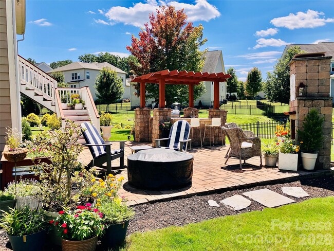 Building Photo - 8634 Shadetree St