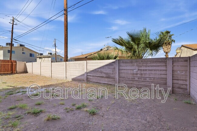 Building Photo - 801 N Major Ave