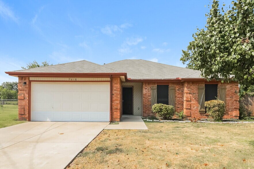 Primary Photo - 7618 Creek Wood Dr