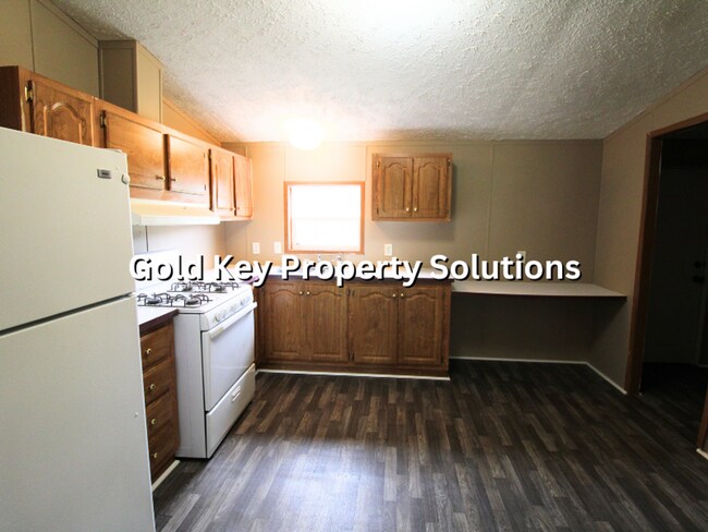 Building Photo - 3 BR 2 FULL BA House with Central Air (SECTION 8 APPROVED)