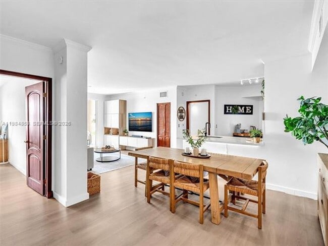 Building Photo - 17150 N Bay Rd