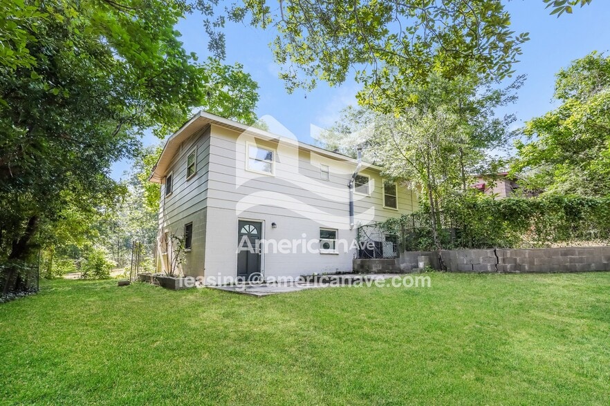 Building Photo - 1337 Sturkie Ave