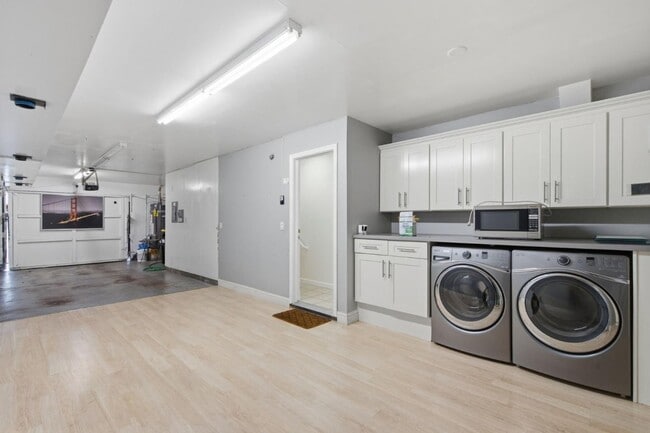 Building Photo - 991 Belmont Terrace