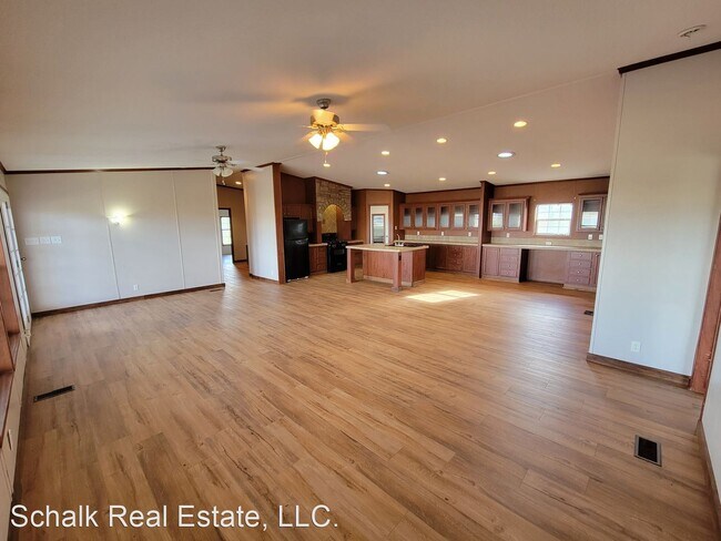 Building Photo - 4 br, 2 bath House - 524 Trout Road