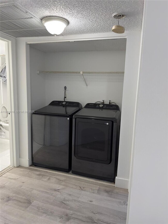 Building Photo - 8353 Lake Dr