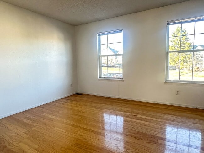 Building Photo - Beautiful TownHome Near Chatfield Reservoir