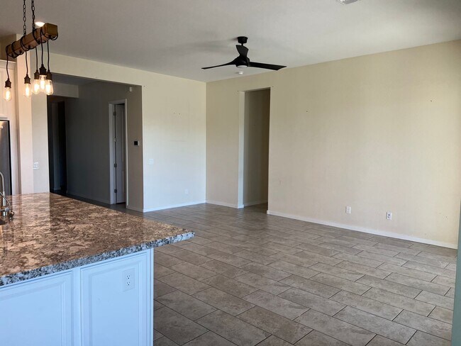 Building Photo - 5140 S Springs Pl