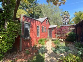 Building Photo - 332 Bayview St