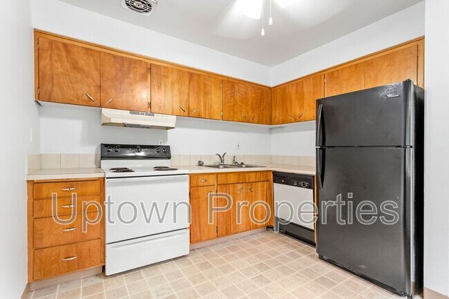 Building Photo - 1420 SW Bertha Blvd