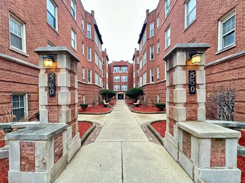 Building Photo - 434 W Aldine Ave