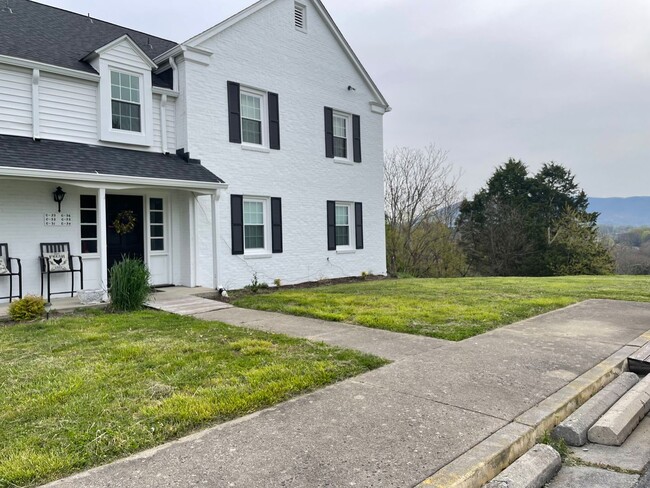 Building Photo - 6491 Carefree Ln