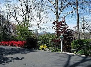Building Photo - 404 Wintergreen Dr