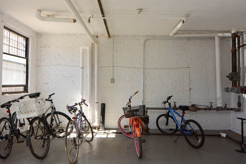 Building Photo - 4830 N Damen Ave