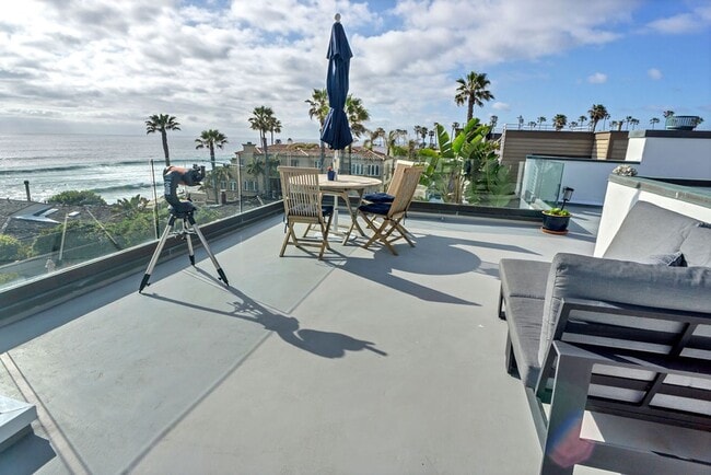 Building Photo - Gorgeous ocean view home at Windansea Beach!