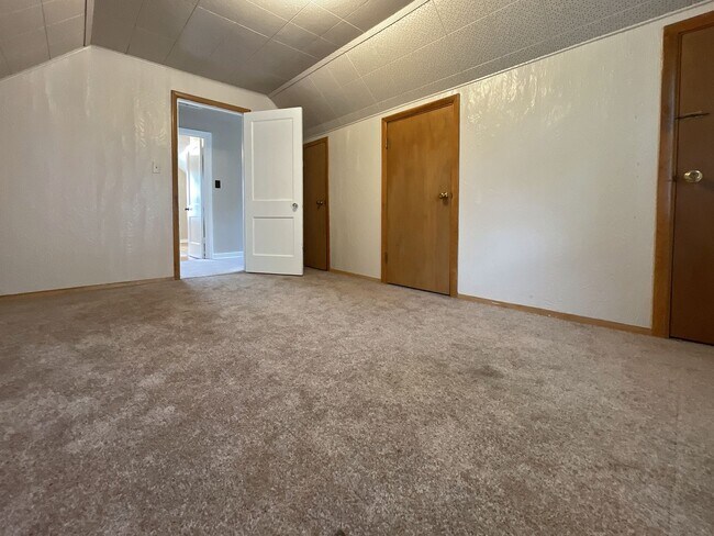 Building Photo - 4924 N 73rd St