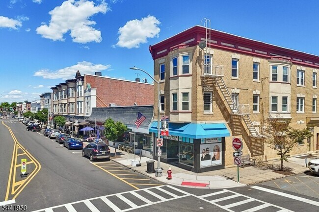 Building Photo - 260 Prospect St