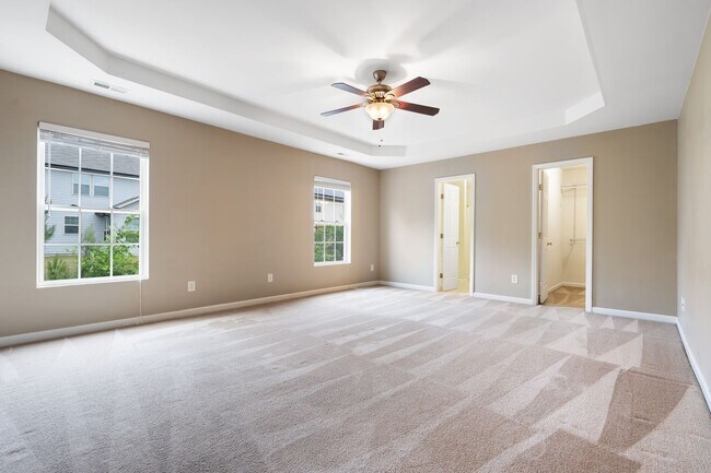Building Photo - Beautiful 3BR Home with Fenced in Yard & 2-Car Garage in Raleigh
