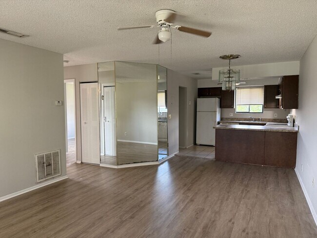 Building Photo - 2 bed 2 bath in winterpark!
