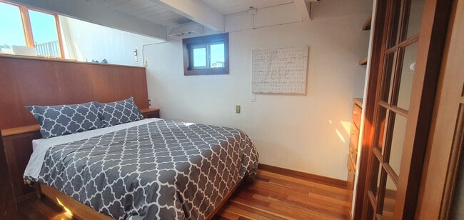 Building Photo - 12 A Dock