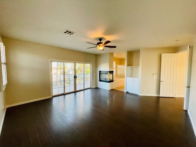 Building Photo - COMING SOON: Hardwood floors, freshly pain...