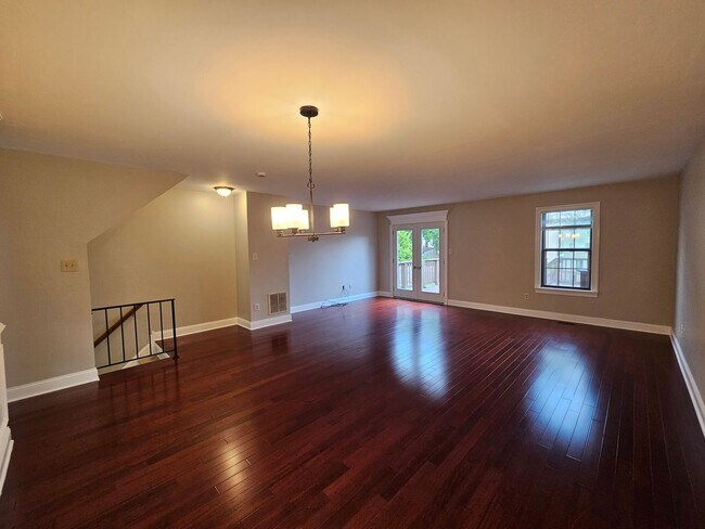 Building Photo - 3 Bedroom 1.5  bathroom End unit Townhouse near Bethlehem Catholic High School.