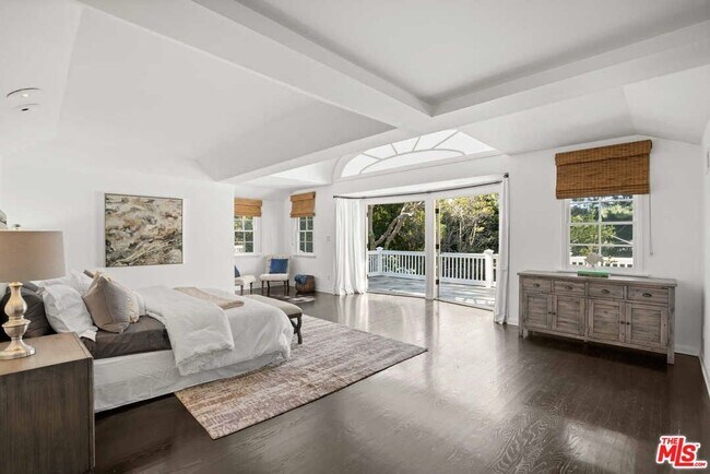 Building Photo - 523 Avondale Ave