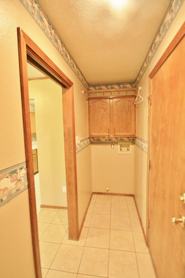 Building Photo - 3 Bed 2 Bath Home in Zia School District!