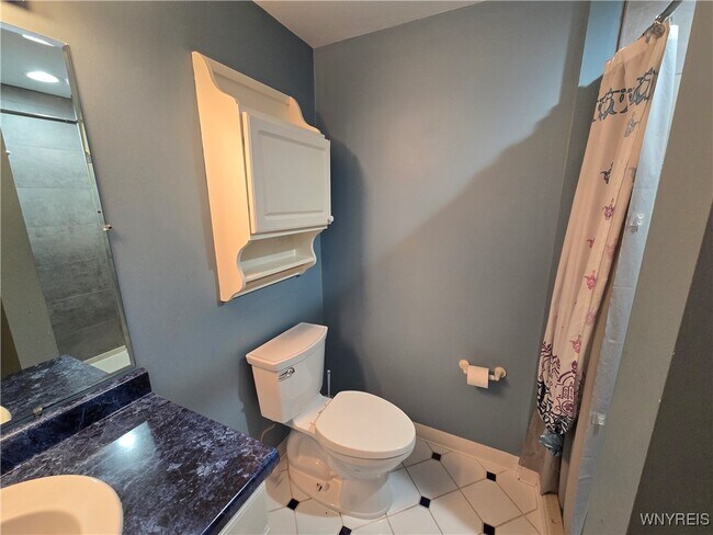 Building Photo - 161 Foxpoint W