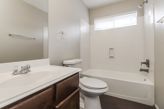 Building Photo - 21818 Hemlock Park Dr