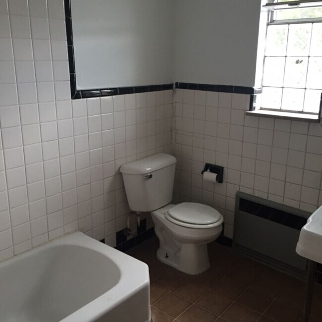 Building Photo - 596 Lowell Ave